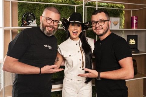 Ana Castela visita a sede da Ybera Paris em Vitória/ES