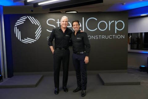 SteelCorp inaugura megafábrica em Cajamar e lança catálogo físico de casas na Villa Steel